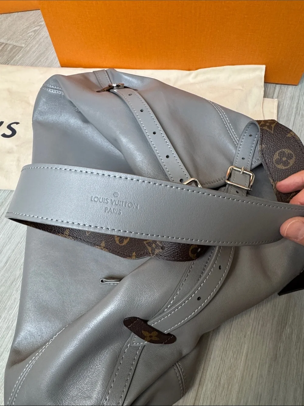 Louis Vuitton Carryall Vibe MM